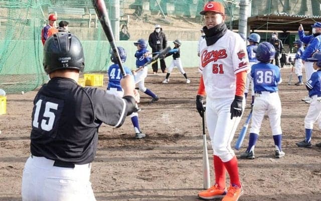 広島・小園ら報徳OBが初の野球教室を開催　子どもたちから大歓声浴び「上手くなって」