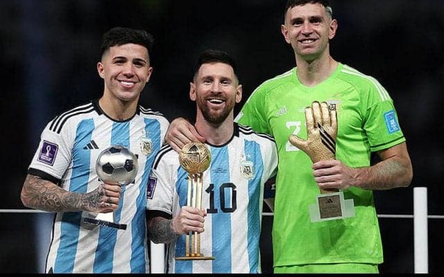 悲願達成のメッシが史上初となる2度目の大会MVPに！　最優秀GK＆若手賞もアルゼンチン独占