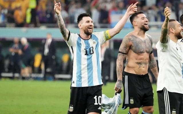 「このアングルから見るとヤバいわ」メッシが決めた魂の勝ち越しゴール「ピッチ目線動画」をFIFAが公開！ 即2万いいねがついた、世界が興奮した延長後半3分の衝撃場面