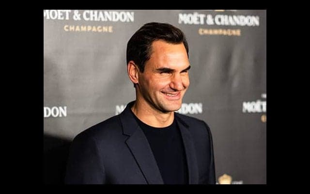 フェデラー W杯優勝メッシを祝福