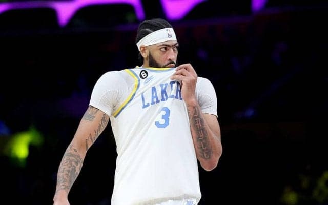 レイカーズのアンソニー・デイビスが右足を負傷…最低1カ月の戦線離脱か