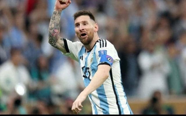 「オフサイドない！」ギリギリだったゴールシーンのVAR映像が反響！意外なところに注目する人も「まさかお尻が…」