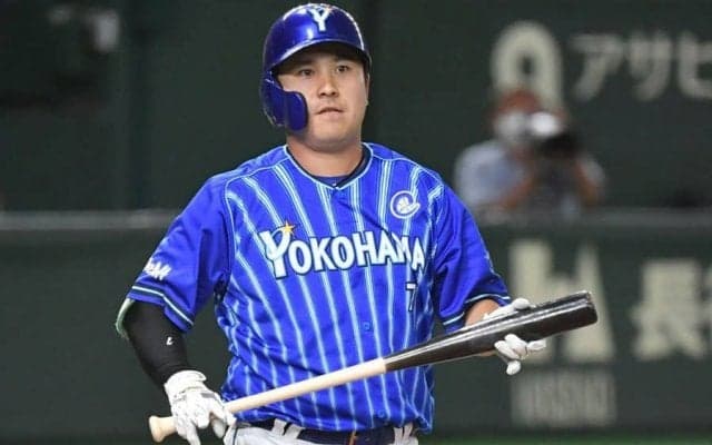 「緑甲羅当てるのうますぎ」　DeNA佐野、“悪魔フェイス”で後輩翻弄「容赦ない」