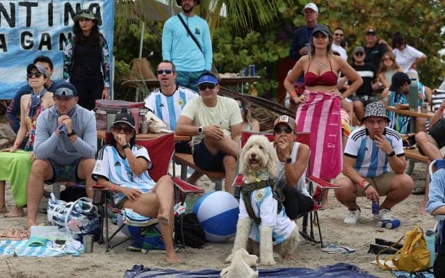 アルゼンチン優勝の熱波はマイアミビーチにも！多数のファンが詰めかけ主要道路は一時閉鎖