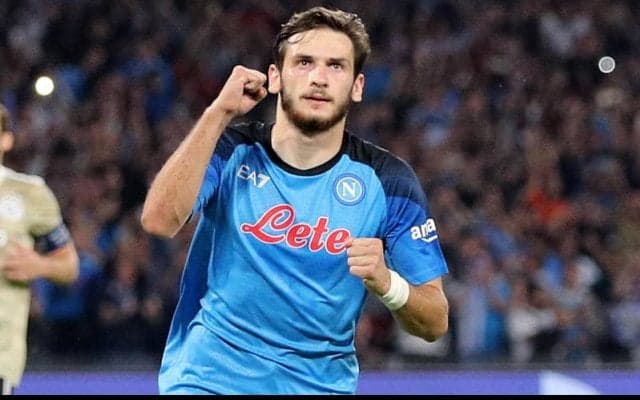 ナポリのクラブディレクターが新星クワラツヘリアの放出を完全否定