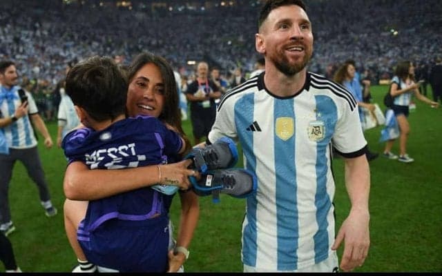 「こんなにも好きだったのかと」『アオアシ』作者がメッシのイラストを公開！アルゼンチンサポーターから感謝の言葉「なんて素敵なんだ」