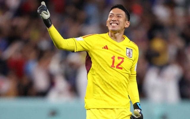 「やっぱり似てる」「マジでクリソツ」日本代表GK権田修一が“生き別れの兄”と再会？ サバンナ高橋の結婚を祝う2ショット「結婚おめでとうお兄ちゃん」