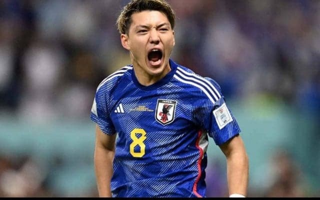 「ど真ん中やん」「メッシより目立ってる」堂安律がセンターに抜擢されたW杯公式画像に日本人大興奮も、実は勘違い「よく見たら…」