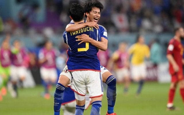 「これは尊い」「元気そうでよかった」三笘薫が貴重なウインク！ ブライトンに合流、トレーニングの様子が公開「楽しんでプレーしてほしい」