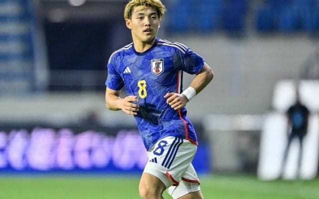 「スーツ姿もイケてます」「イケメン2人」神戸FW武藤嘉紀がカタールW杯で躍動した日本代表・堂安律との2ショットを投稿! 「今も変わらず可愛いんだよな」