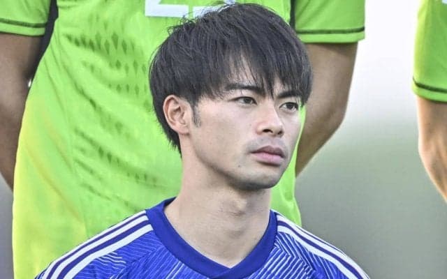 カタールW杯で躍動した日本代表・三笘薫がブライトンに合流! トレーニングに励む姿が公開される…カメラ目線でのウィンク披露にはファンから「下手っぴでかわいい」の声