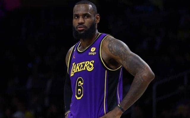 トレードの可能性について記者から質問されたレブロン「それは俺への質問じゃない」