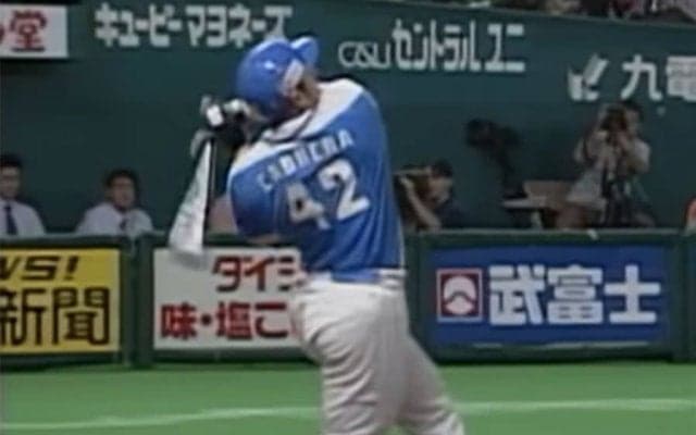 伝説助っ人の確信弾が「何年たってもスゴイ」　筋肉すごすぎの強烈弾道「もうバケモノ」