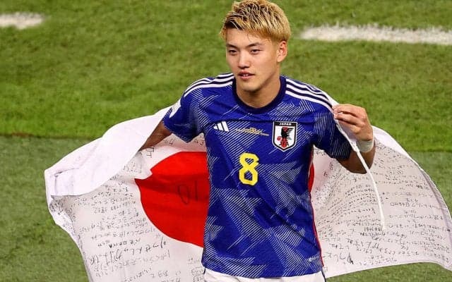 W杯2ゴールの堂安律が再始動！高強度トレーニングにファンも「綺麗で力強い背中に見惚れてしまいます」「応援しかしてない」