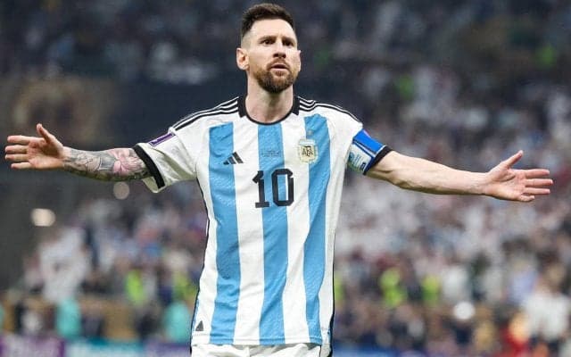 そんなことある!? 美容師がメッシの画像片手にバリカン…メッシを愛するファンの髪型は衝撃の展開に