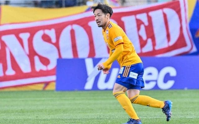 「この3ショットは泣ける」仙台・富田晋伍の引退発表に「涙を誘う2人」が姿を現す！ 18年間のプレーにはここまで１つのクラブでプレーするとは全く想像もしていませんでした」