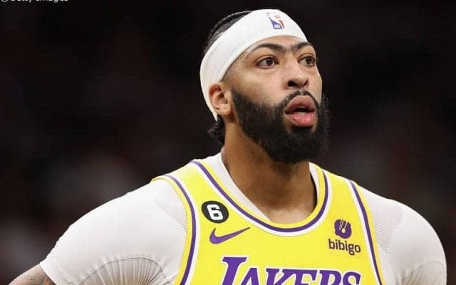 レイカーズに大打撃…アンソニー・デイビスが右足のストレス損傷により無期限の離脱