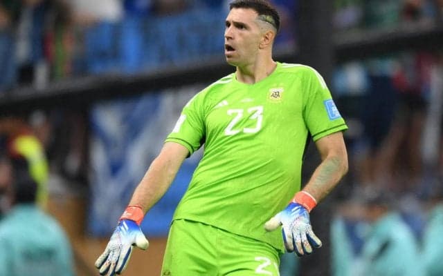 「話をしたい」アルゼンチンをW杯優勝に導いたGKマルティネス、非難されるムバッペへの挑発行為にエメリ監督が言及「感情をコントロールしたい」