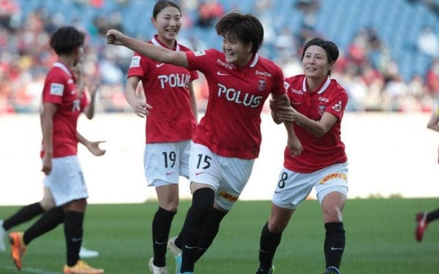 今年最後のホーム戦を迎える浦和レディース、選手もサンタコスで告知に登場