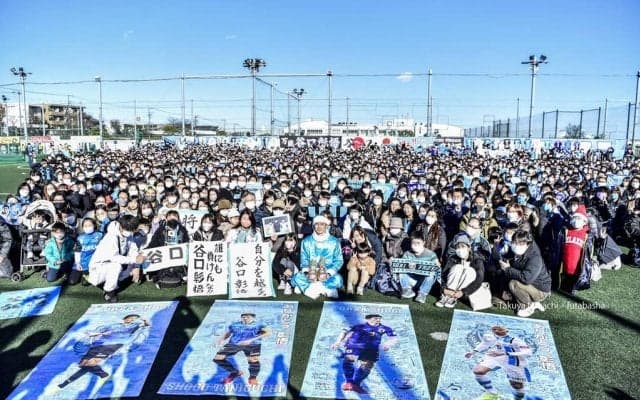 2635人とグータッチ！ カタール移籍・谷口彰悟の送別会に川崎サポーター大集結！ サンタクロース姿で登場し、移籍の決断に「なんてバカなことをしているんだろうなと思う自分もまだいる」