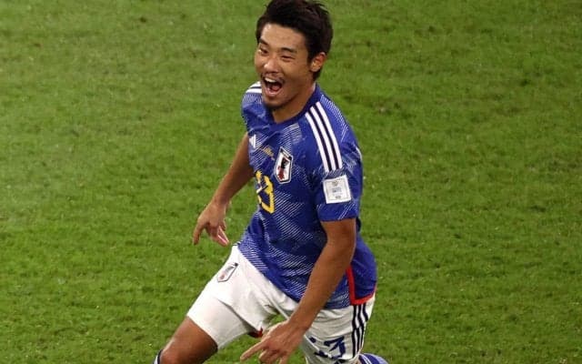 「サンタ似合ってる」「可愛すぎ」W杯を戦った守田英正、サンタコスプレで妻と娘とクリスマスを祝う「本当にかわいい家族」