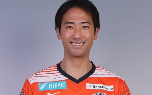 愛媛が通算8シーズン目を迎えるDF前野貴徳と契約更新「絶対昇格しましょう！」