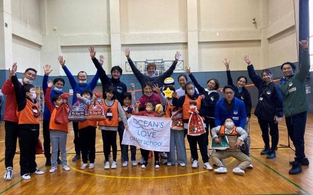 ビーチバレーボール選手が障がいを持つ子どもたちを対象にバレーボール教室を実施