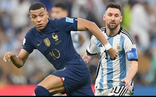 ムバッペがリーグ再開初戦出場へ、メッシは1月1日まで休暇