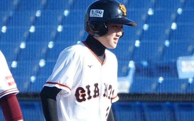 憧れの父と「また同じユニホームを」　巨人・元木コーチ次男が背負った背番号「2」