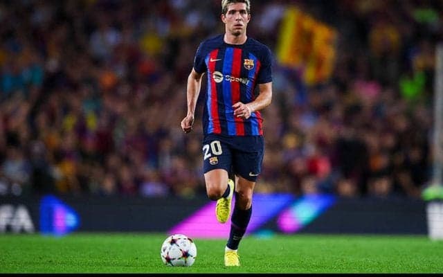 「僕の稼ぎなんて…」セルジ・ロベルトが“薄給でも”バルサとの契約延長を希望「プライドでやっている」