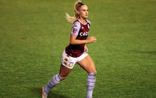 「美しい女神」「完璧なスタイル！」スイス女子代表FWが水着のオフショット披露！W杯でなでしこと対戦の可能性も