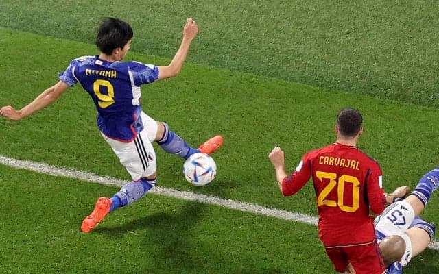「線上の魔術師」「ミリをコントロールする」三笘薫がW杯で話題の“三笘の1ミリ”をすぐさま再現!? クラブ公式が煽り話題に「どこかで見たことある!?」