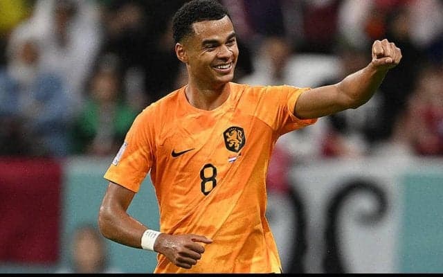 リバプールがガクポ獲得を発表！　背番号は18番に