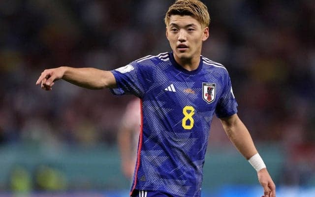 「ずっと仲良しでいいですね」「最高すぎる」堂安律もダブルピース！ ハワイを共に楽しんだ相手は10年来の仲間「素敵です」