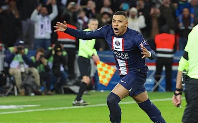 【パリ・サンジェルマン】ネイマール退場、ムバッペ決勝ゴール、メッシは欠場　W杯明けリーグ戦再開でスーパースターが三者三様