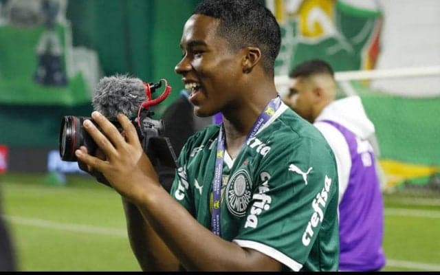 「ヴィニが希望を与えてくれた」逸材エンドリックがマドリーを選んだ理由を語る「僕のアイドルもここでプレーした」