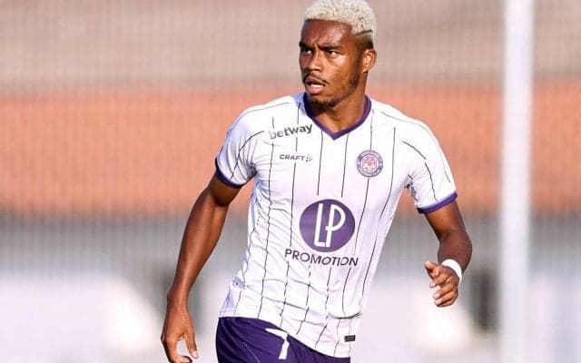 「なんて可愛いんでしょ」オナイウ阿道が妻と愛娘と家族ショット、七五三での着物姿に「とってもかわいい」など祝福の声