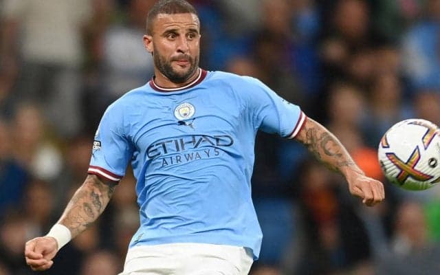 「これは笑える!!」想像以上、シティDFウォーカーが中継用カメラにドアップ晒す