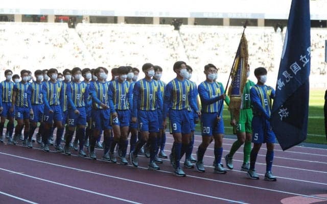 「わんぱくヘアーじゃない！！」OBの大久保嘉人氏が法被姿で12年ぶり選手権復帰の国見高校をスタンド観戦も、注目は髪型に？「戻ってる」