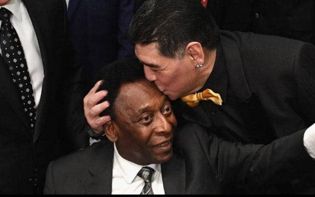 マラドーナの“ライバル”、ペレの訃報にナポリも喪に服す　「さらば、オレイ」