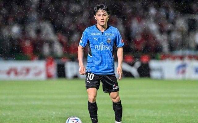 「こんなガッツポーズ試合で見たことないぞ笑」川崎Fのボーリング大会で「大島僚太が歓喜のガッツポーズ」！ 大島、車屋、橘田ら8人で争った年の瀬の「個人戦」