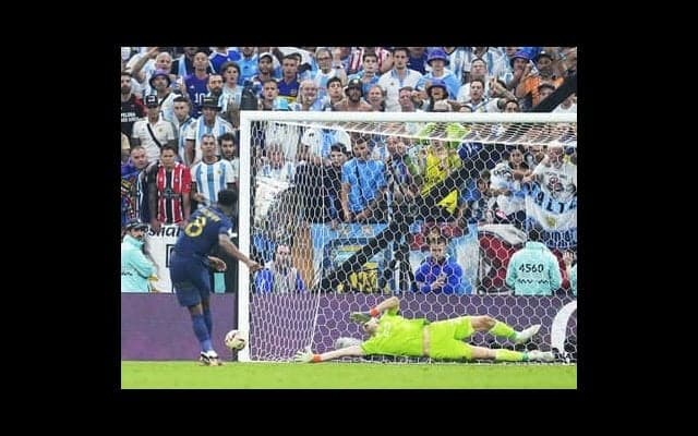 中村憲剛と佐藤寿人が解説者としてW杯で得たこと。「一番うならされたのは山本昌邦さん。チュアメニがPKスポットに向かっている時…」