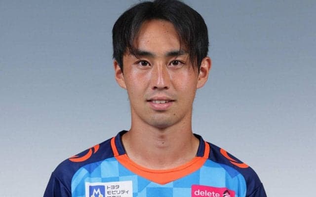 YS横浜がオーストラリアからシーズン途中加入のMF古賀俊太郎と契約更新「責任と誇りを持って戦います」