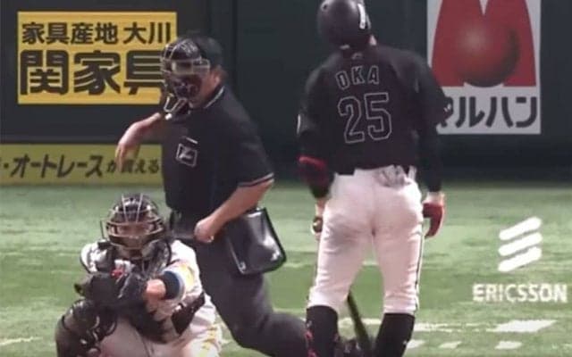 打者絶望の”急速落下”が「カッコよすぎ」　“卍ポーズ”との連続技が「これ以上ない」