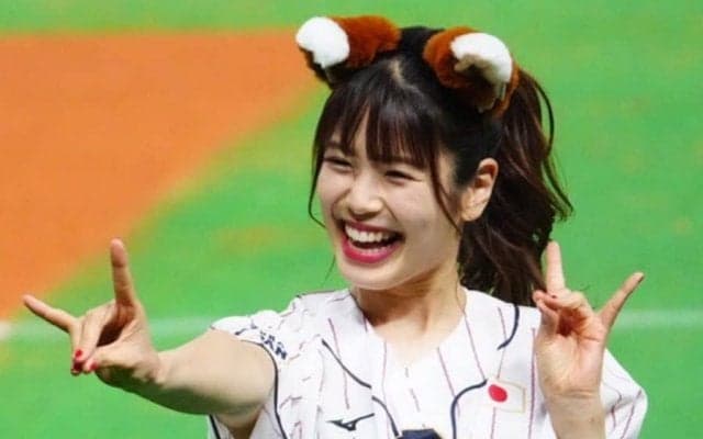 チアとアイドルの“フリフリ”は「破壊力がえげつない」　きつねダンスが紅白ジャック