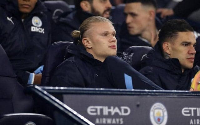 運転中のハーランド、咥えているものが斬新過ぎる「なんか新しい…」「人間の食べ物」