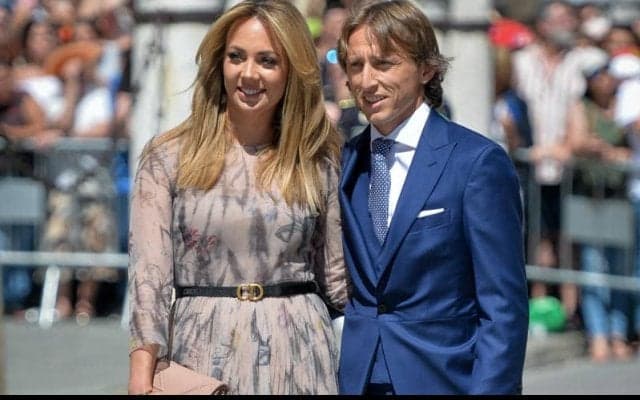 夫には早く引退してほしい！？モドリッチと妻の仲良しエピソード