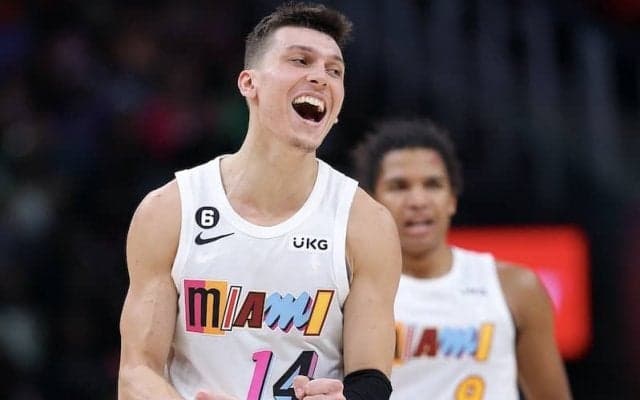 ヒーローの勝ち越しブザービーターでヒートが劇的勝利…アウェーでジャズとの熱戦を制す