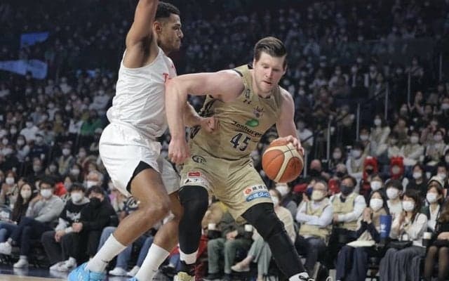 クーリーが30得点と躍動して琉球がリベンジ…A東京の連勝は「11」でストップ