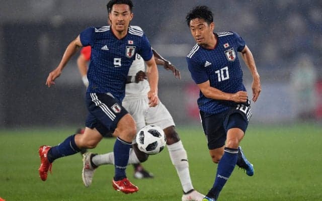 岡崎慎司、2022年最後の1枚は香川とのツーショット「2人のW杯が終わった日に撮った写真」